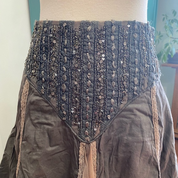 Muted earthy tone midi skirt - Picture 2 of 4